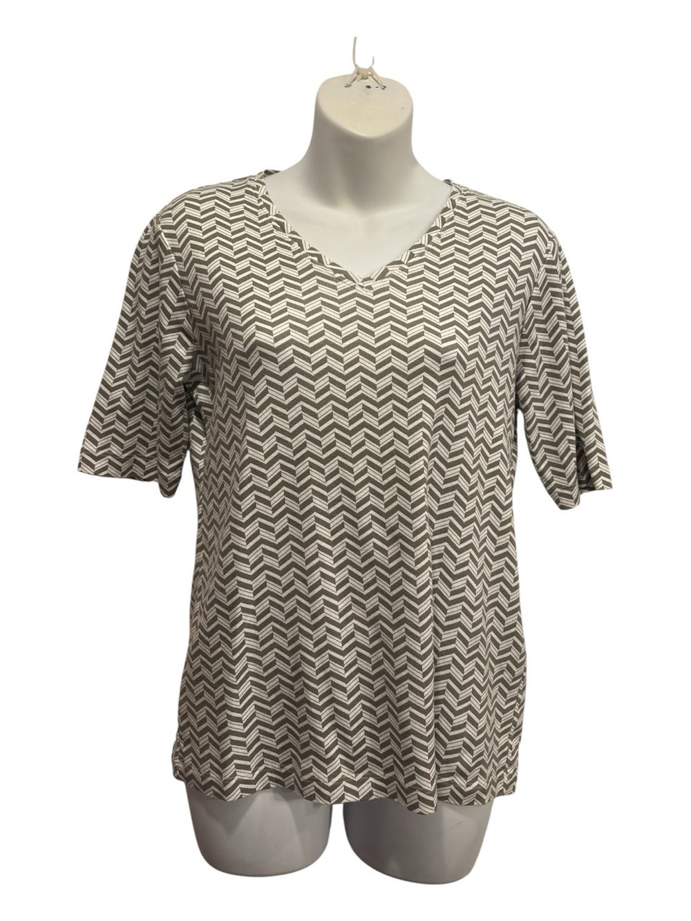 Chico's pale sage green &  White Chevron V-Neck Short Sleeve Tee size Med